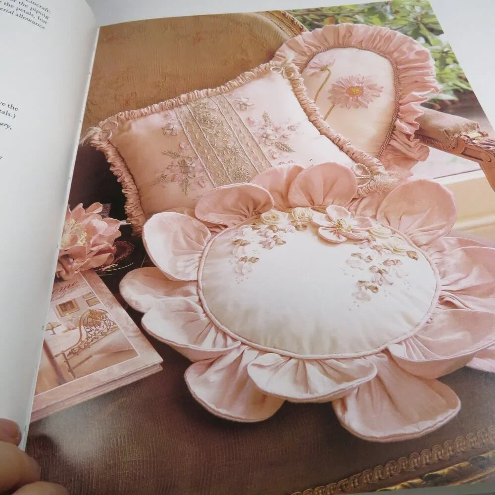 Exquisite Embroidery By Robbyn MacDonald Hardback